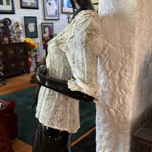 Ruffle front white print abstract blouse - Picture 5 of 6